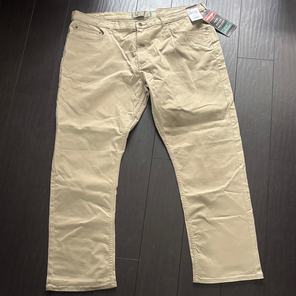 Wrangler Men's Beige Khaki Straight Leg Chinos